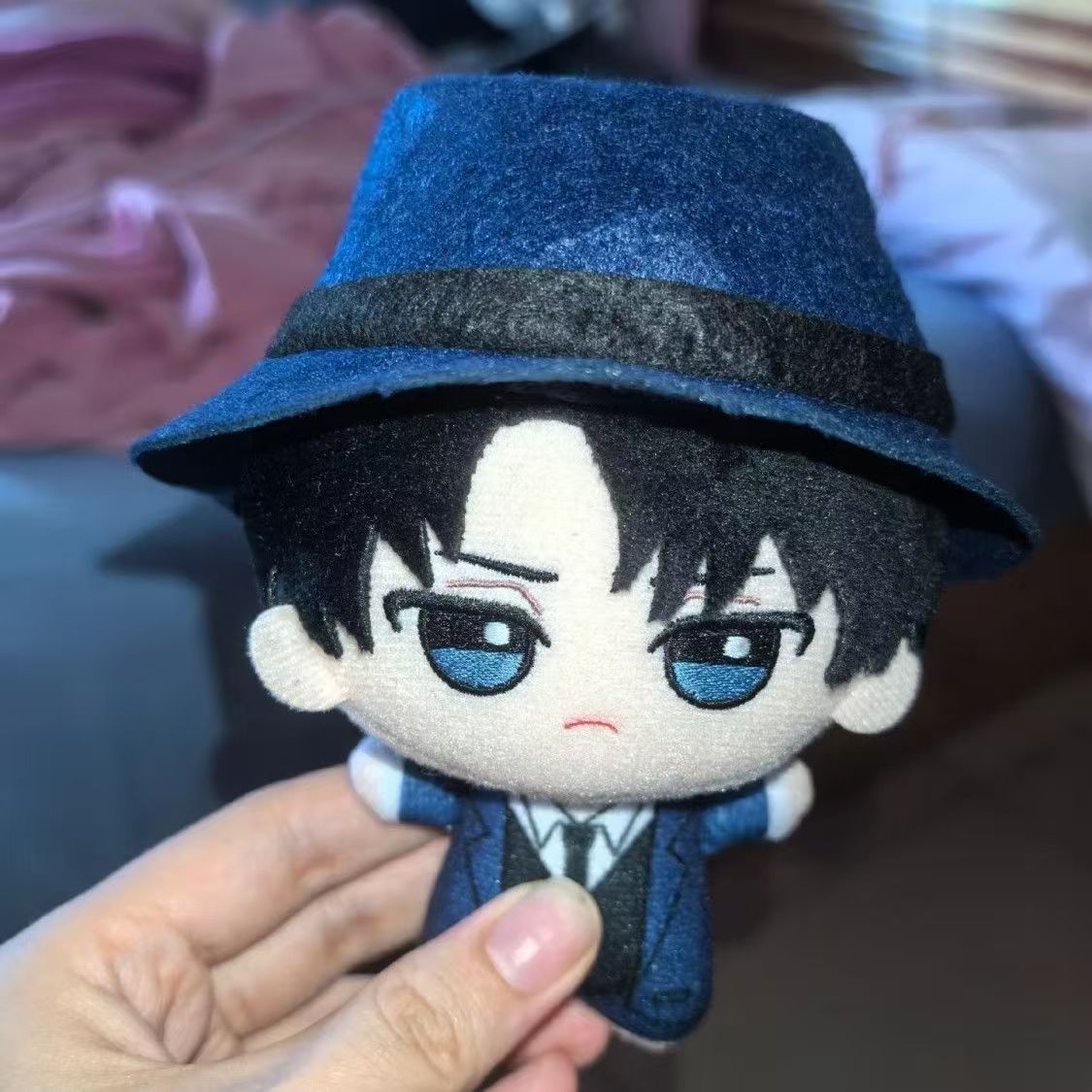Cosplay Plushie Prop - Peluche de Levi Ackerman de 10